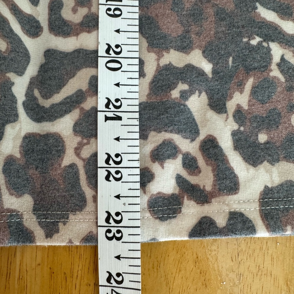 Venus Women’s Brown Muted Animal‎ Print Balloon Sleeve Oversized Top Size Medium - Picture 10 of 10